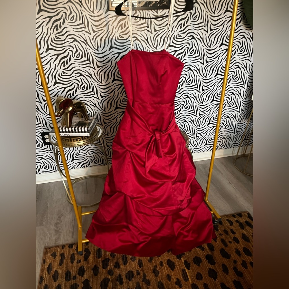Gown - Picture 2 of 9